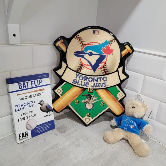 Toronto Blue Jays Baseball MLB Collectables Set Bear, Vintage Wall Clock & Book - Picture 17 of 17